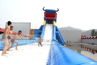 水中滑梯视频,夏日亲子游玩新选择