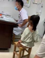 女孩生病呕吐视频